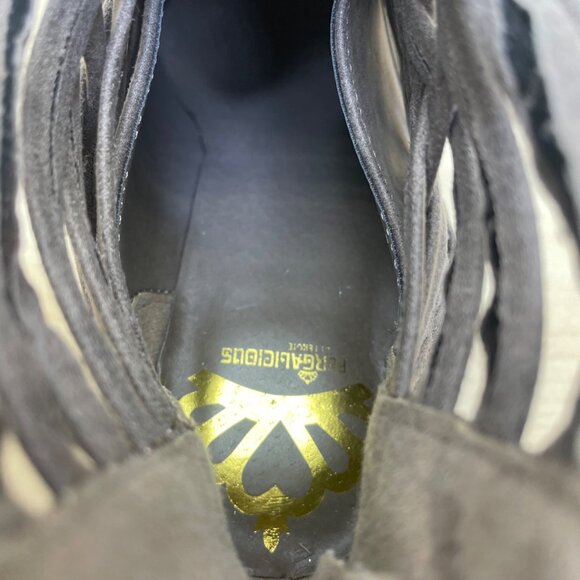 Fergalicious Women’s Taupe Zip Closure Heeled Weever Ankle Booties Size 7.5M - Picture 6 of 10